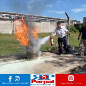 CAPACITACIÓN – PRÁCTICA CON:              🧯 EXTINTORES – 💧 MANGUERAS –   EQUIPO DE RESPIRACIÓN AUTÓNOMO